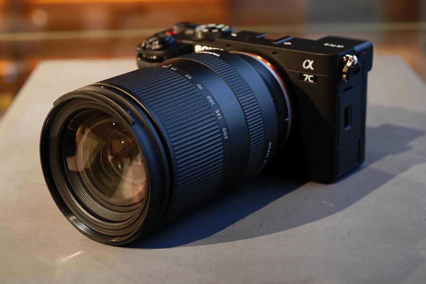 タムロン28-200をソニーα7CIIにつけて正面から撮影した写真