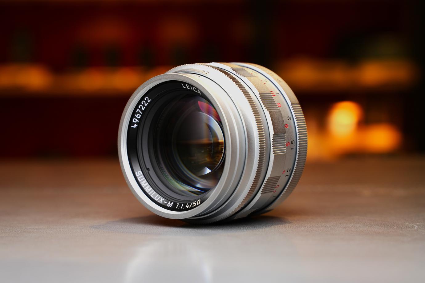 復刻ズミルックスM 50mm f1.4を斜めから撮影した写真