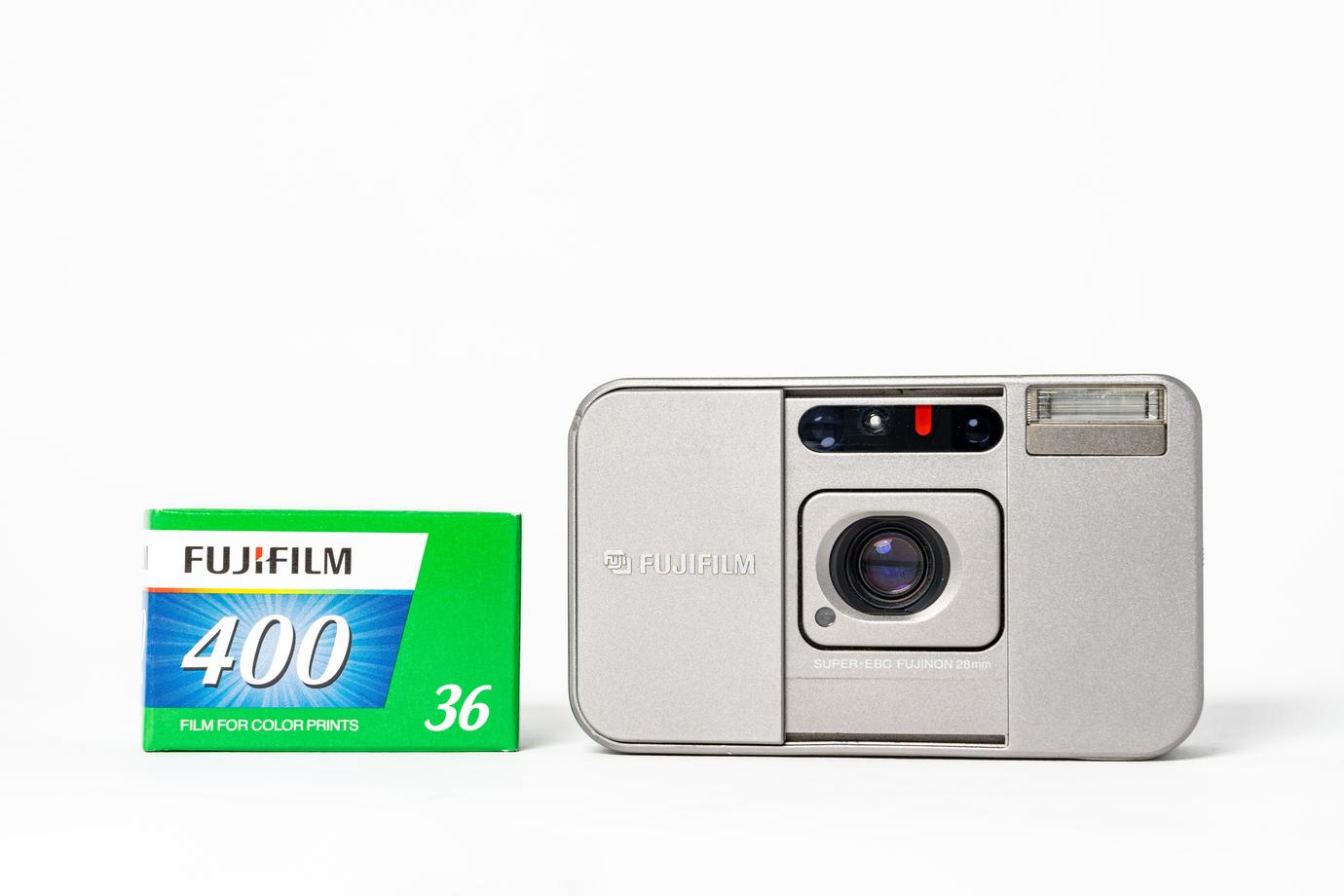 FUJIFILM400とティアラを並べて撮影した写真